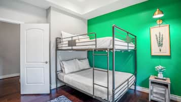 Luxury House, 4 Bedrooms, Non Smoking, Pets allowed