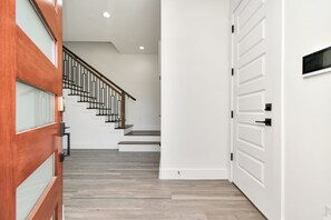 Interior - Empress Stylish Retreat (Houston)