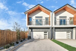 Exterior - Empress Stylish Retreat (Houston)