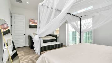 Deluxe House, 3 Bedrooms, Non Smoking, Pets Allowed | Iron/ironing board
