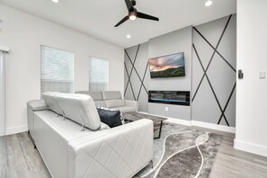 Living area - Goodhope (Houston)