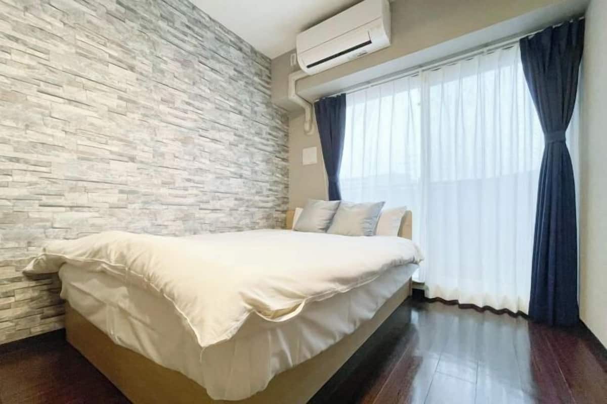 WiFi (free), bed sheets