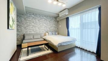 WiFi (free), bed sheets