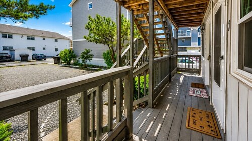3-Min Walk to Beach & Boardwalk Renovated Downtown OC Condo With Free Parking
