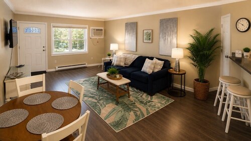 Downtown Ocean City Walk to Beach & Boardwalk Renovated Condo w/Parking/Laundry