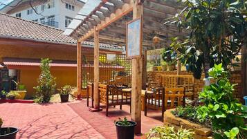 Khu ẩm thực ngoài trời