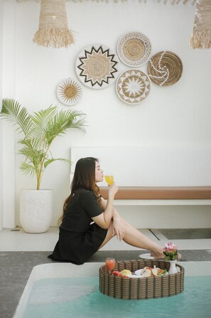 Design Villa, 1 King Bed, Private Bathroom | Living area - Numar Villas Jogja (Depok)