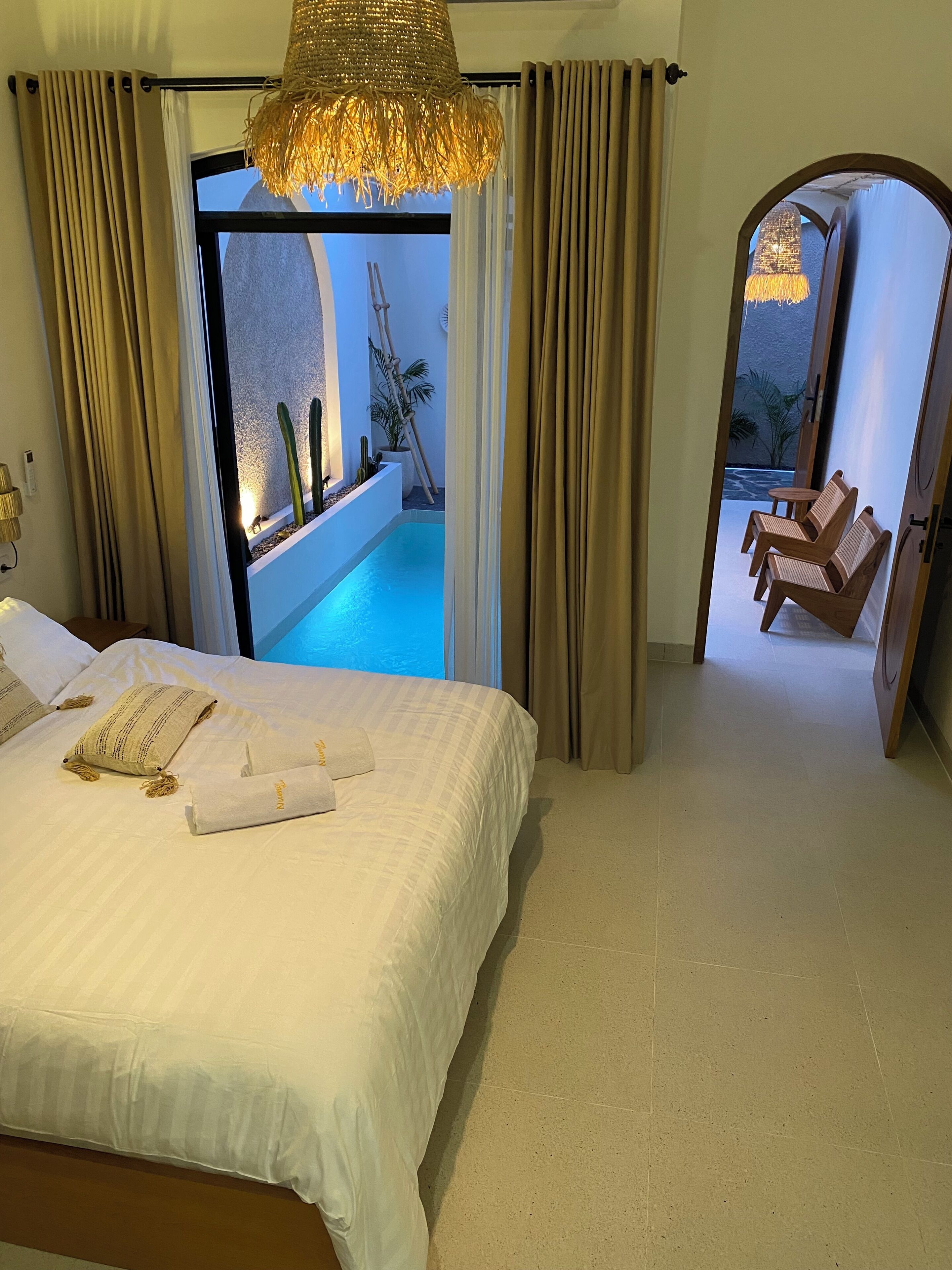 Family Villa, Private Pool | Meja, ruang kerja komputer riba, seterika/papan seterika, Wi-fi percuma 