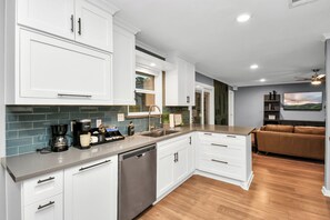 Interior - Empress Solace Villa (Friendswood)