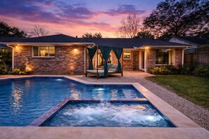 Outdoor pool - Empress Solace Villa (Friendswood)