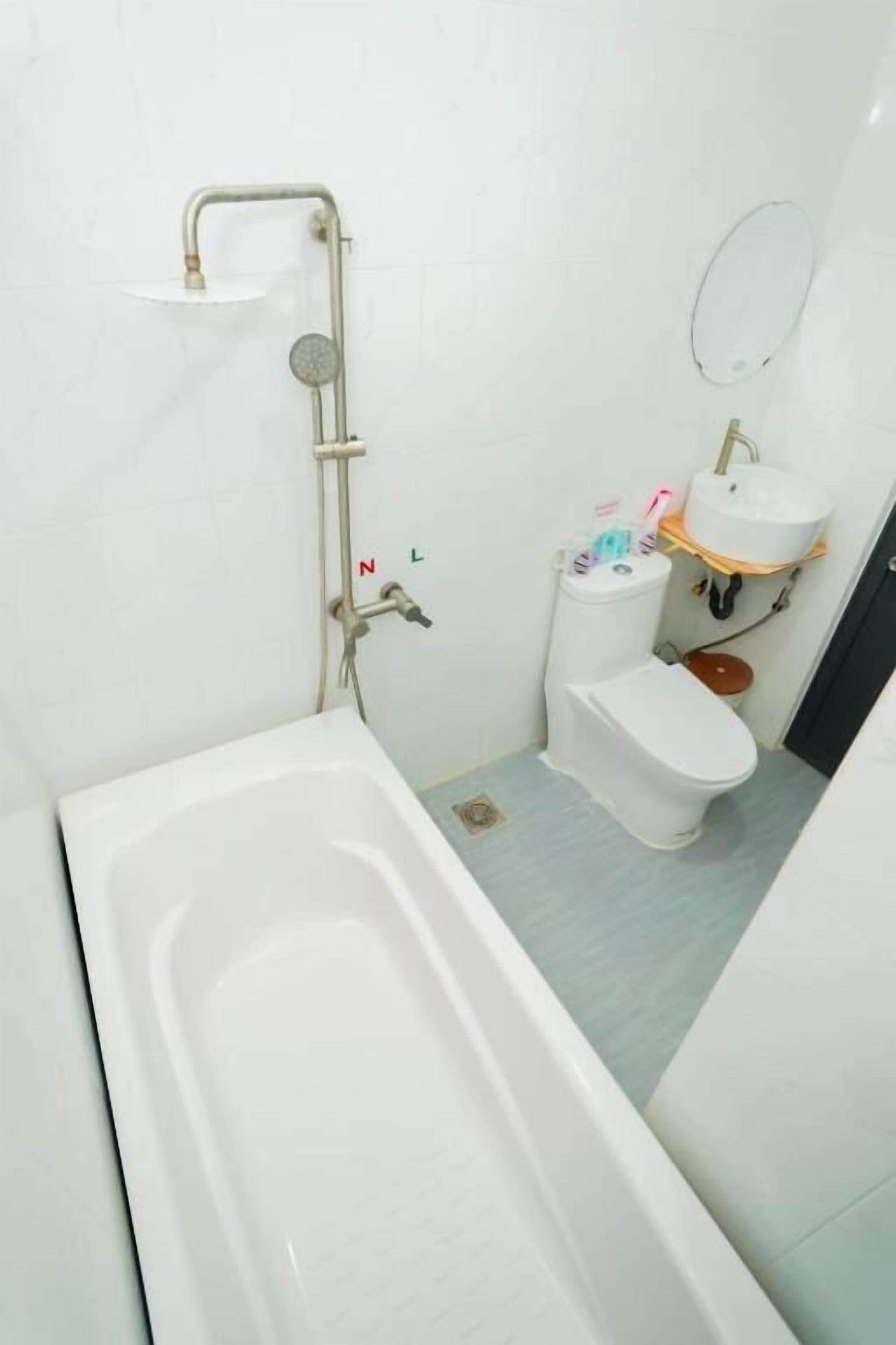 Basic Studio, Balcony, City View | Bathroom