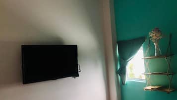 Basic Studio, Balcony, City View | Interior