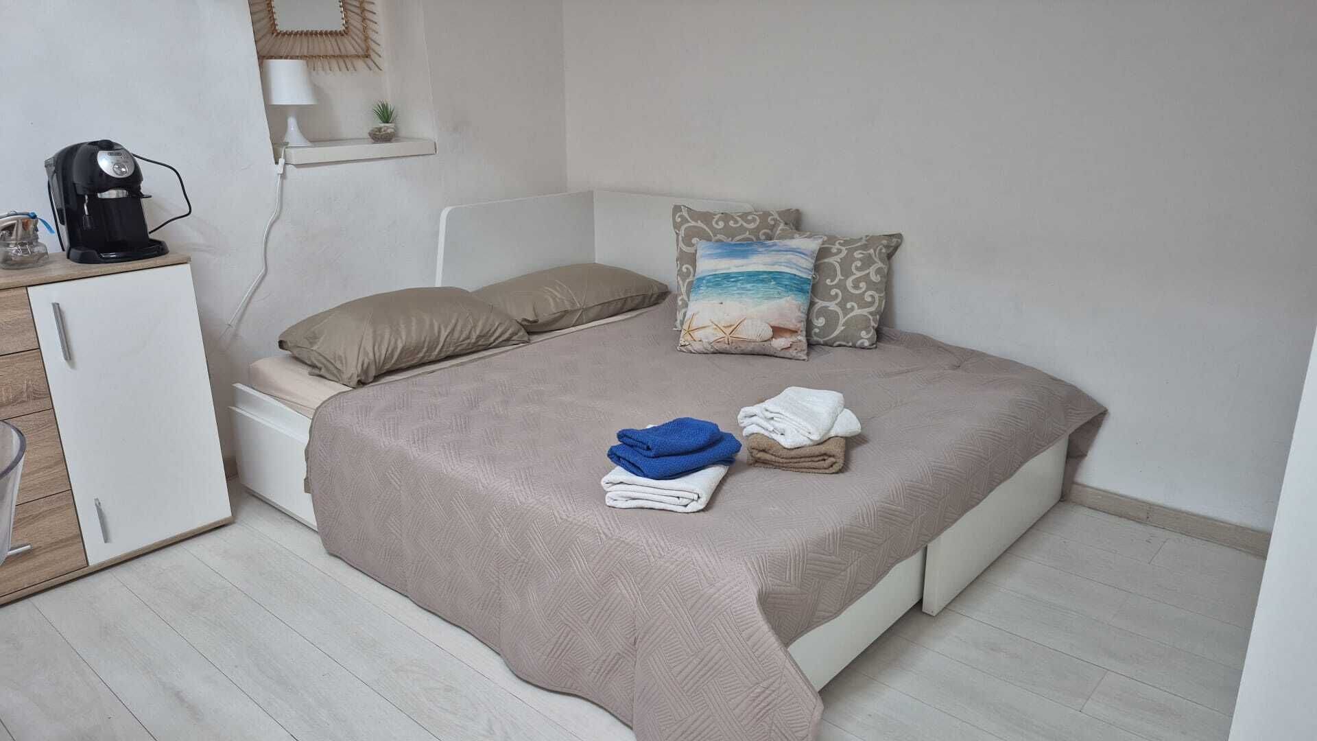1 bedroom, internet, bed sheets