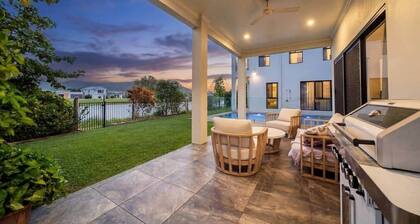 Grand Lakefront Retreat