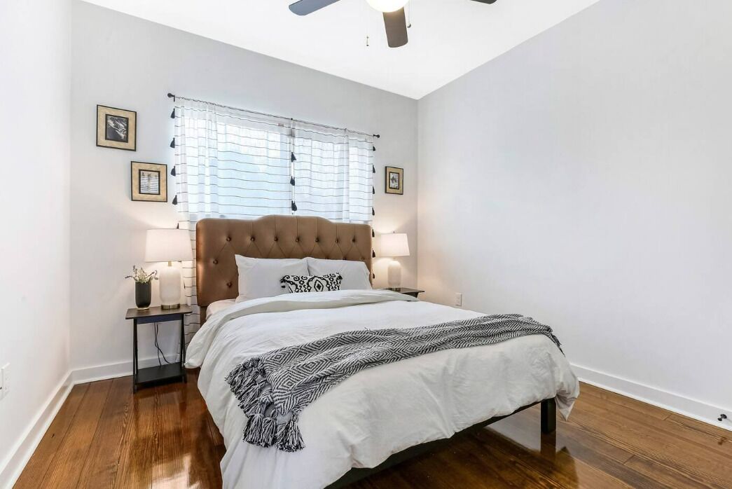 5 bedrooms, iron/ironing board, WiFi, bed sheets
