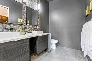 Jetted bath, hair dryer, towels, toilet paper -  Spacious NOLA Home Near French Quarter (New Orleans)
