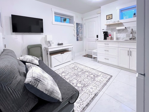 1 Bedroom with WIFI, Laundry, Queen Bed, Sofa Bed. Close to Transit and Grocery