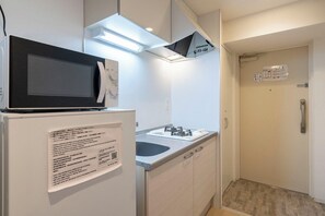 公寓, 非吸煙房, 城市景觀 (d03) | 私人廚房 | 電冰箱、微波爐、爐台、鍋具/餐盤/廚房用品