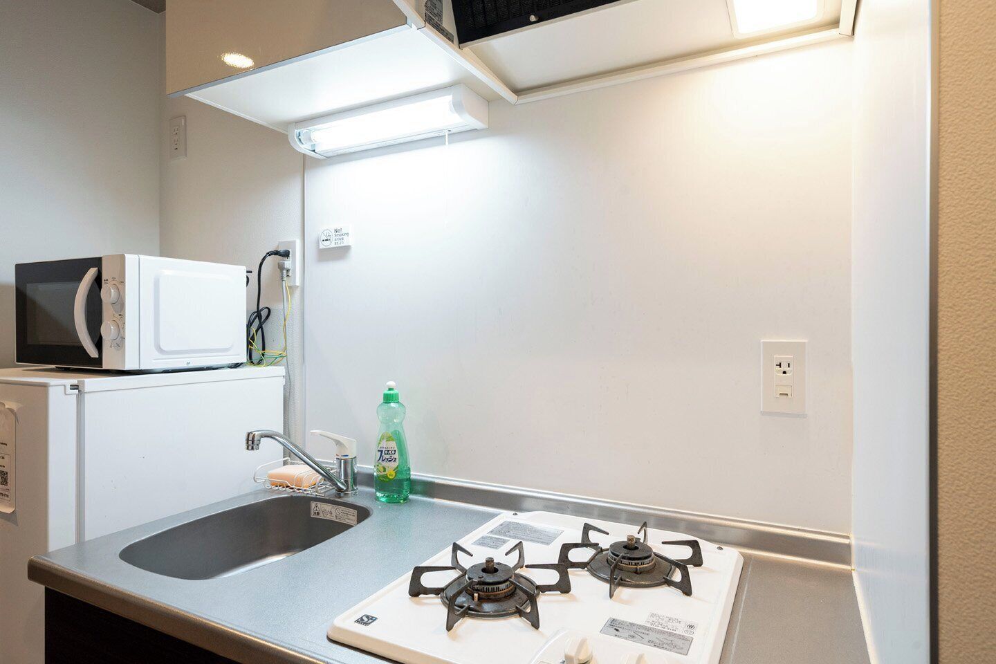 Fridge, microwave, stovetop, cookware/dishes/utensils