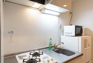 電冰箱、微波爐、爐台、鍋具/餐盤/廚房用品