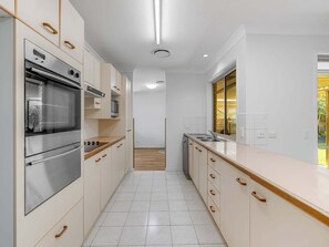 Fridge, microwave, oven, stovetop - Pet-Friendly Retro Beach House | Walk to Dog Beach | Sleeps 8 (Sunshine Coast)