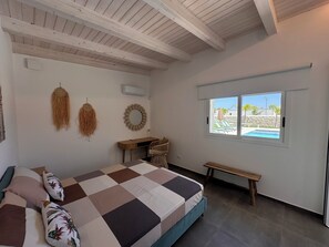 4 bedrooms, desk, iron/ironing board, travel crib - Private Villa with Pool and Garden: 4 Rooms a few steps from the Sea. (Ispica)