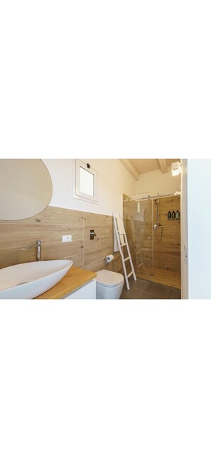 Haartrockner, Bidet, Handtücher, Seife