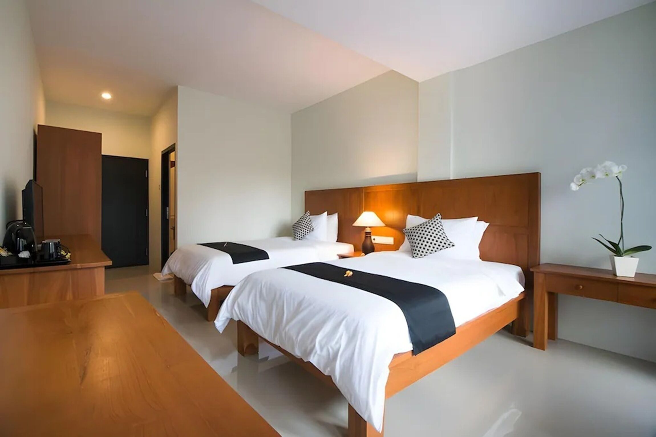 Phòng đôi hoặc 2 giường đơn Deluxe, quang cảnh thành phố | Bàn, truy cập Internet không dây miễn phí 