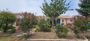 Exterior - SEPTEMBER SPECIAL: Vacation Rental in St Gilles Croix de Vie (Le Fenouiller)