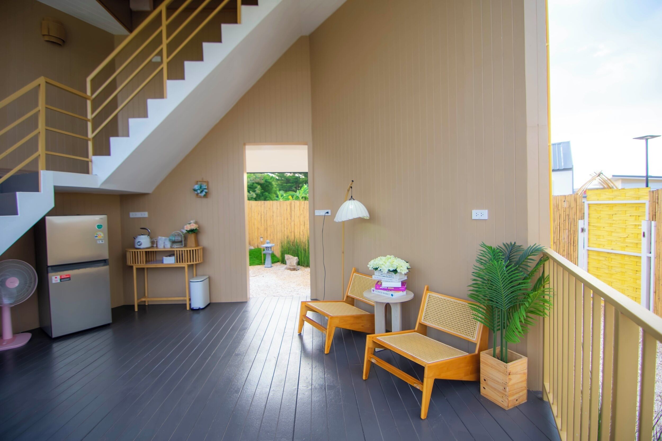Honeymoon Room | Living area | 32-inch LCD TV with cable channels