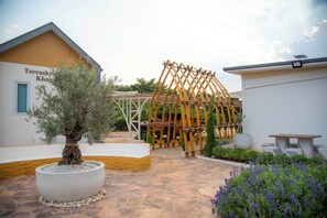 Outdoor dining - Terra Sky Home (Khon Kaen)