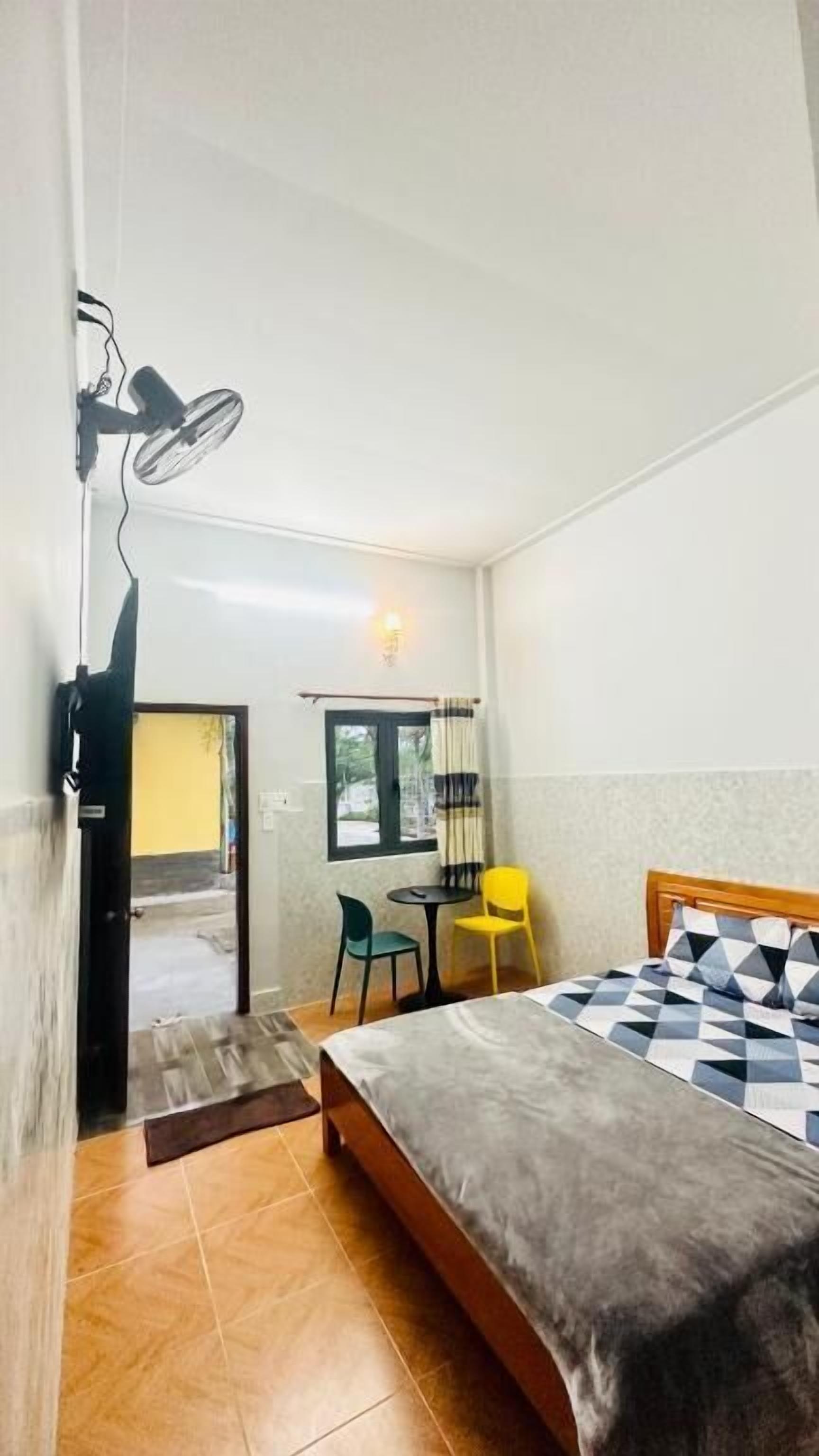 Estúdio clássico, sacada, vista para o pátio