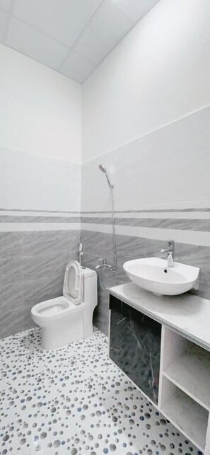 Estúdio clássico, sacada, vista para o pátio | Banheiro