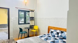 Estúdio clássico, sacada, vista para o pátio