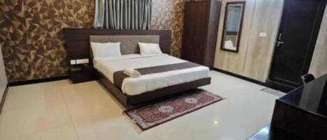 Luxury Room | Free WiFi, bed sheets