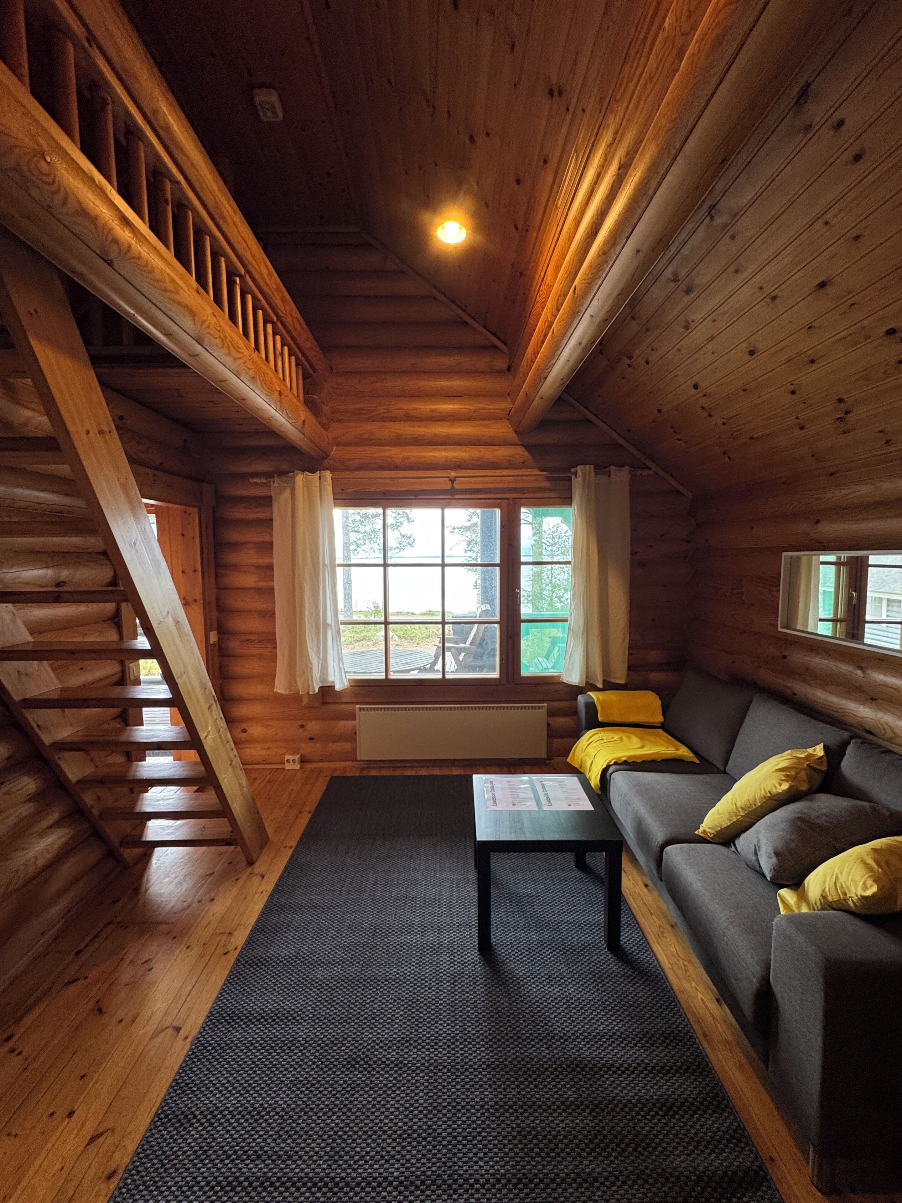 Chalet rustique, vue sur le lac | Aire de séjour