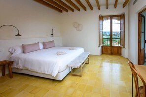 6 bedrooms, iron/ironing board, travel cot, free WiFi - Hort de Ca'n Salvà. Santa Maria del Cami (Santa Maria del Camí)