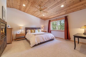 3 bedrooms - Near Kings Beach | Hot Tub | Trails Nearby | Spacious Tahoe Retreat (Tahoe Vista)