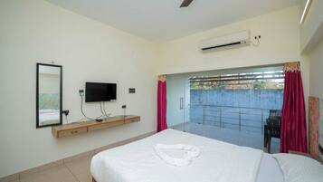 Superior Room | Desk, free WiFi, bed sheets
