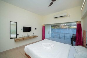 Superior Room | Desk, free WiFi, bed sheets - La Pavi Resort (Vanur)