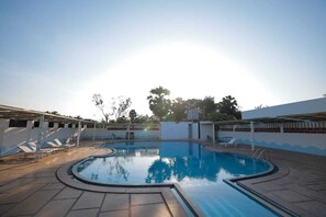 Indoor pool - La Pavi Resort (Vanur)