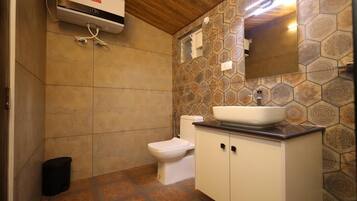 Deluxe Room | Bathroom