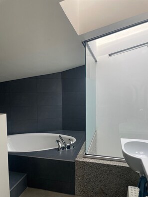 Bathroom - Vrbo Property (Bex)