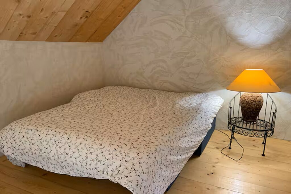Iron/ironing board, internet, bed sheets