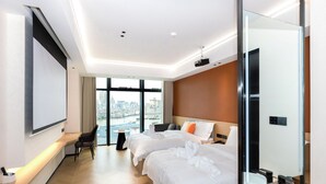 A hotel room with two beds, a desk, a chair, a large window with a city view, and a modern bathroom. - Zhuhai Yueao Cross-Border Hotel - Zhuhai Branch (Zhuhai)