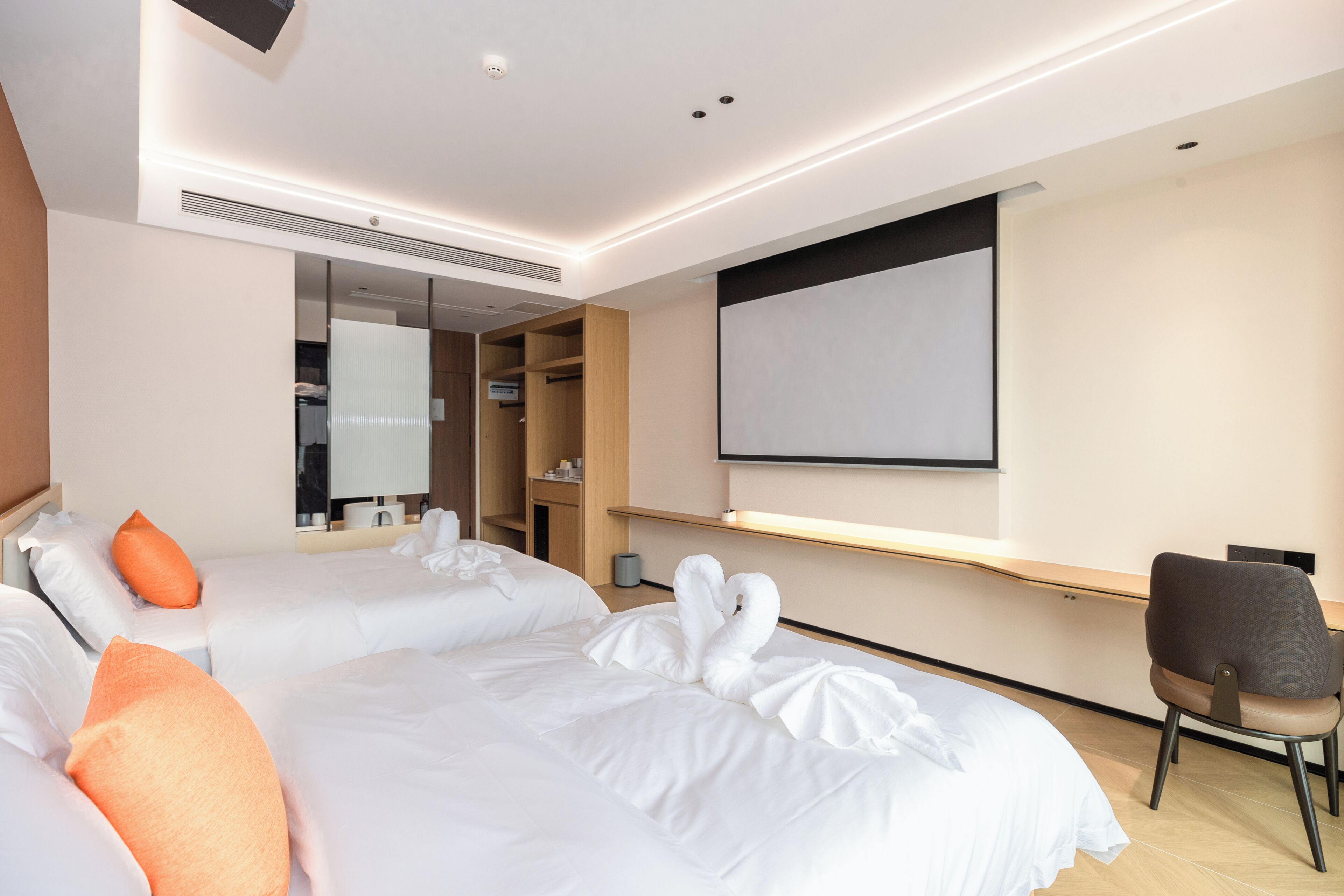 Comfort Double Room, Bay View | Desk, laptop workspace, blackout drapes, soundproofing