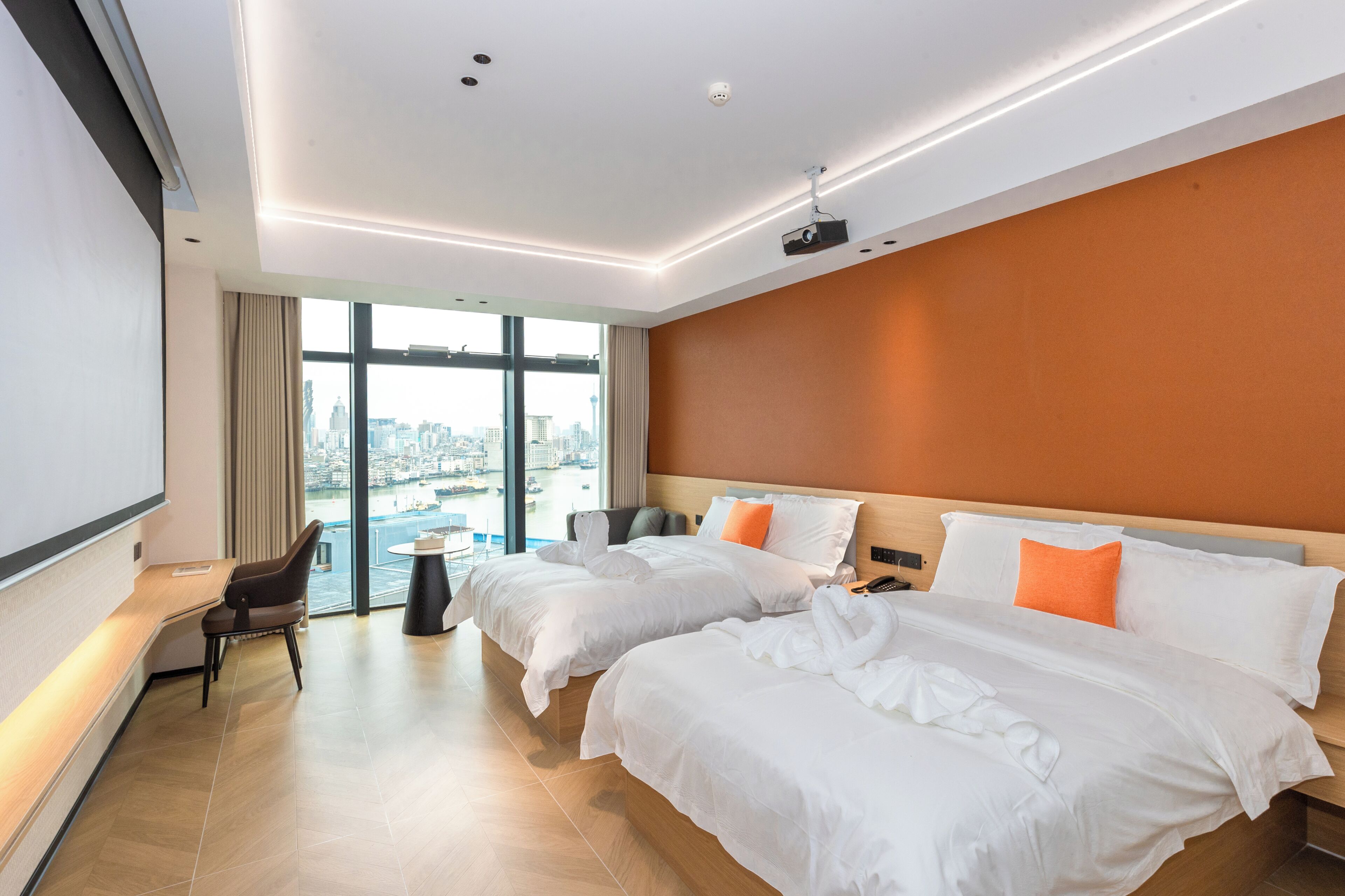 ห้องคอมฟอร์ทดับเบิล, วิวอ่าว | โต๊ะทำงาน, พื้นที่ทำงานแบบใช้แล็ปท็อป, ผ้าม่านกันแสง, ห้องเก็บเสียง