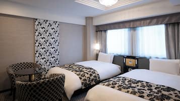 Deluxe Twin Room, Non Smoking | Down duvets, desk, laptop workspace, blackout curtains