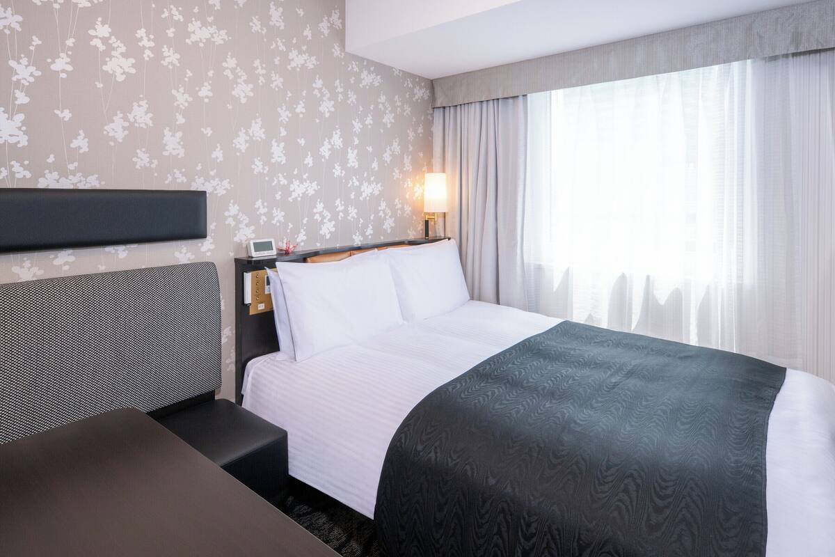 ห้องสแตนดาร์ดดับเบิล, ปลอดบุหรี่ (Cozy, 2 Adults) | ผ้านวมขนเป็ด, โต๊ะทำงาน, พื้นที่ทำงานแบบใช้แล็ปท็อป, ผ้าม่านกันแสง