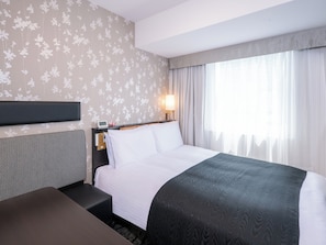 Standard-Doppelzimmer, Nichtraucher (Cozy, 2 Adults) | Daunenbettdecken, Schreibtisch, laptopgeeigneter Arbeitsplatz